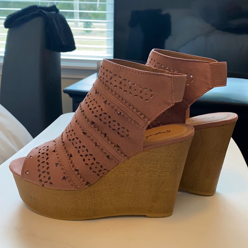 Qupid Cut-out Wedge